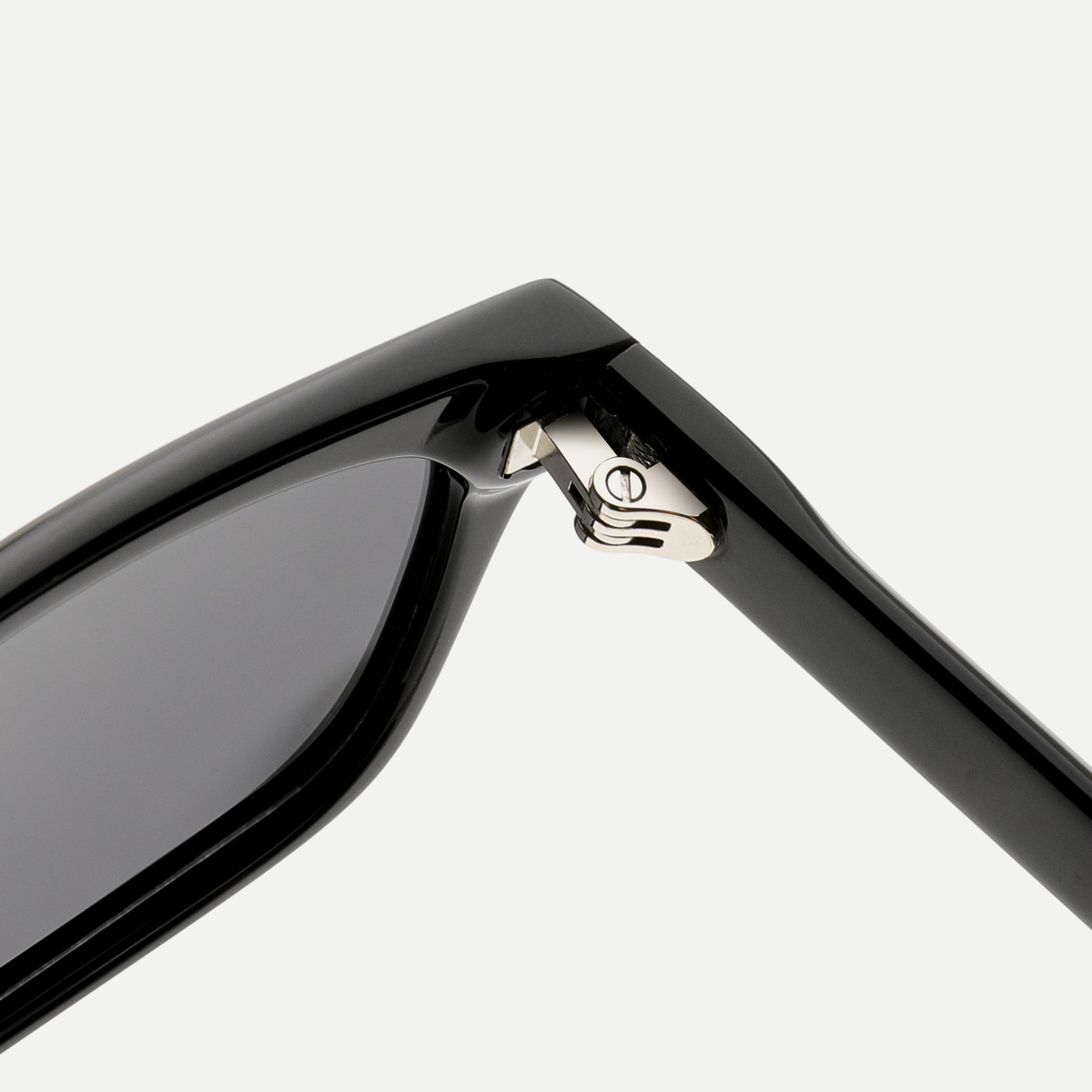 Seren black / smoke sunglasses, frame detail