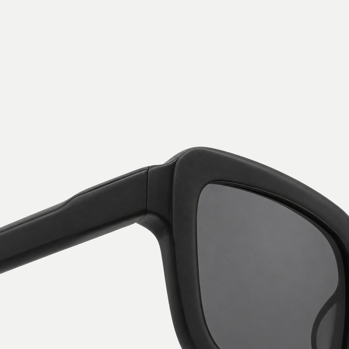 Wren black / smoke sunglasses, frame detail
