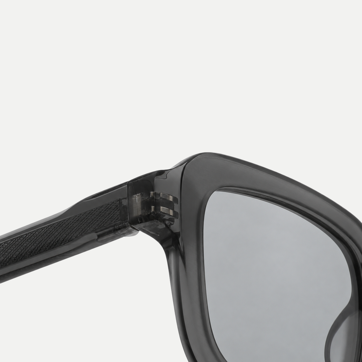Wren crystal charcoal / light smoke sunglasses, frame detail