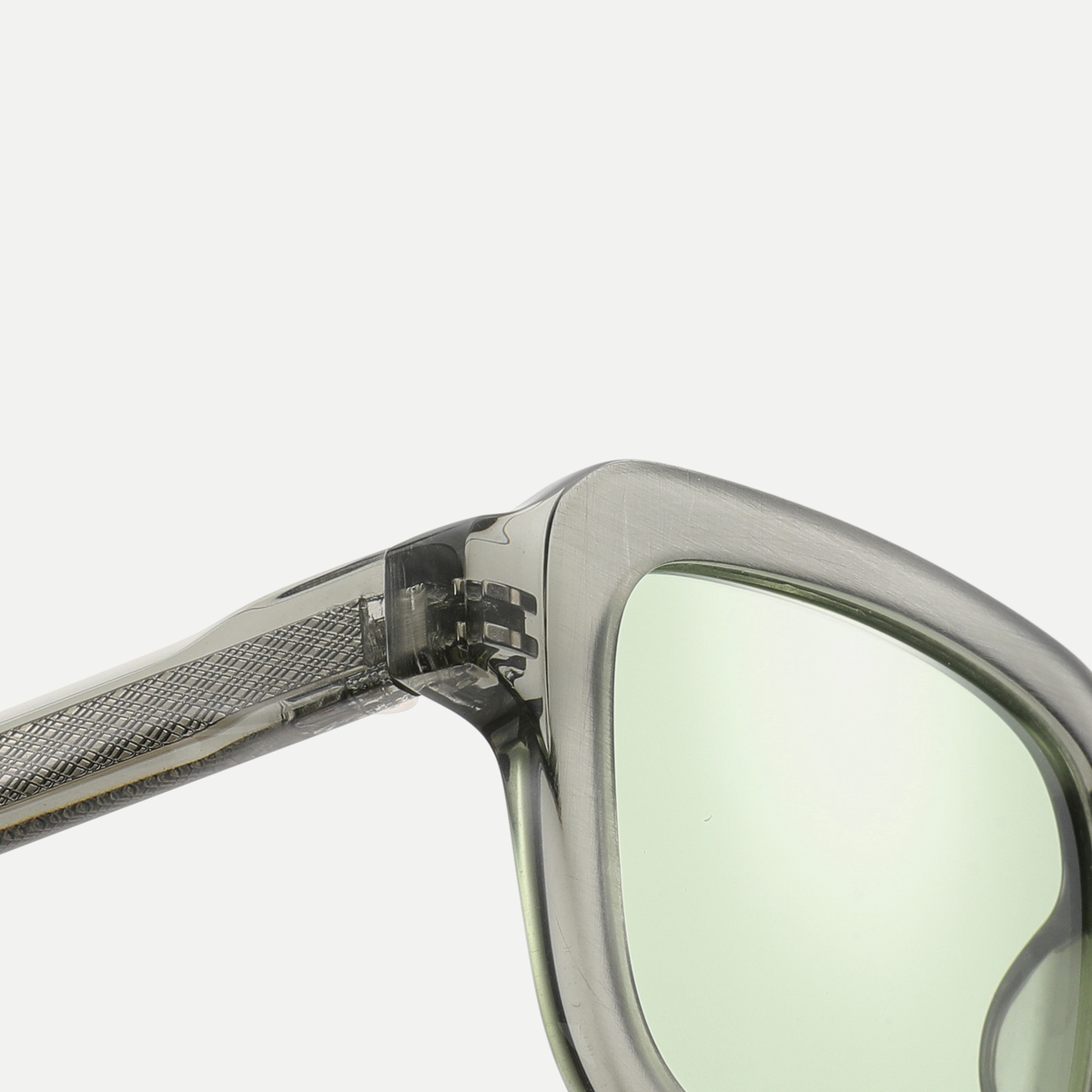 Wren crystal gray / light green sunglasses, frame detail