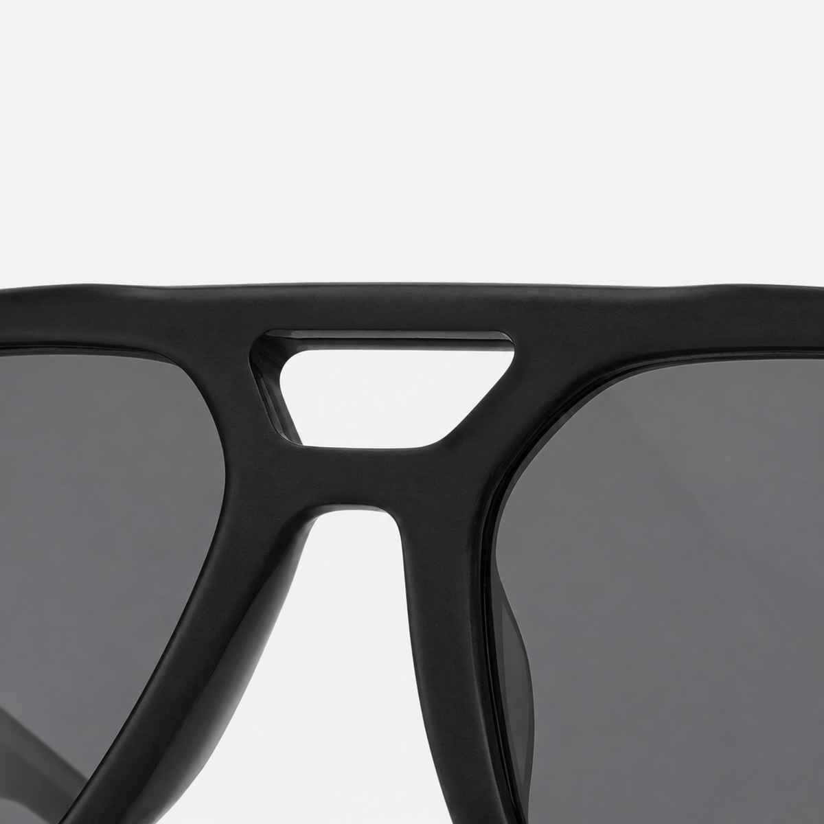 Morgan black / smoke sunglasses, frame detail