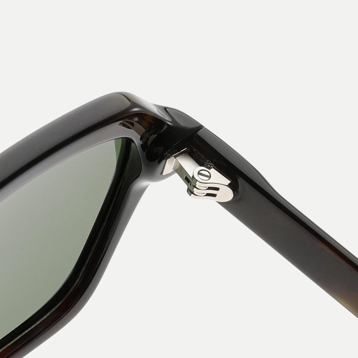 Skye dark tortoise / green sunglasses, frame detail