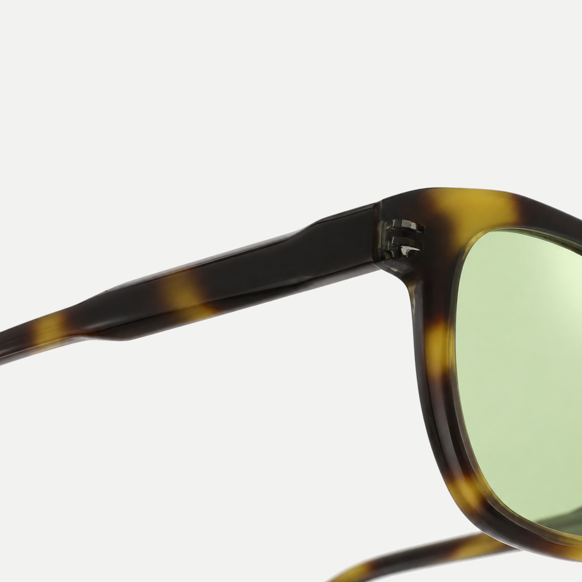 Aspen dark tortoise / light green sunglasses, frame detail