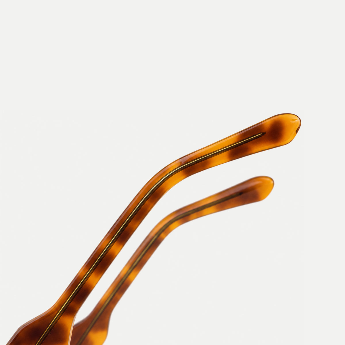 Reese sunglasses - Amber Tortoise / Brown - temple detail