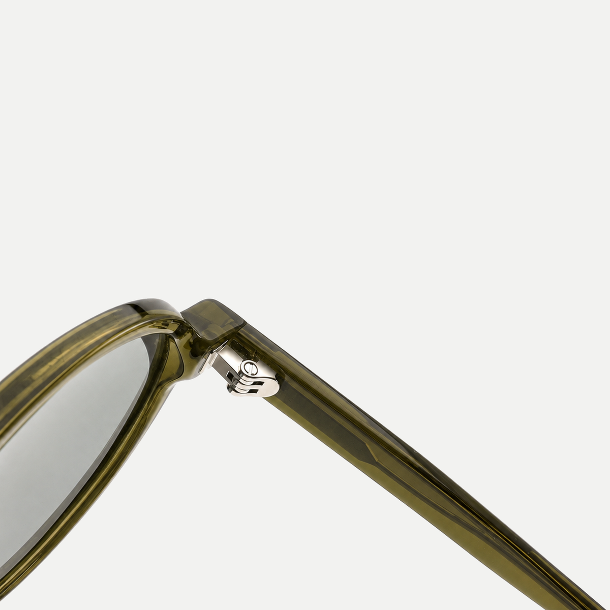 Quinn crystal olive / light smoke sunglasses, frame detail