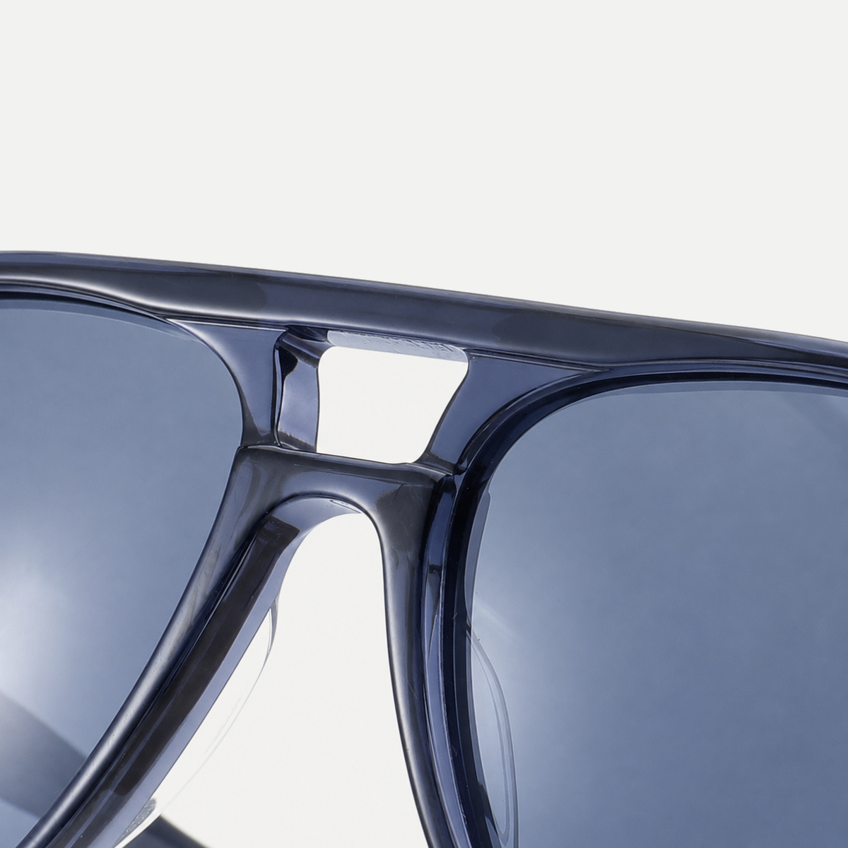 Quinn crystal blue / slate blue sunglasses, frame detail