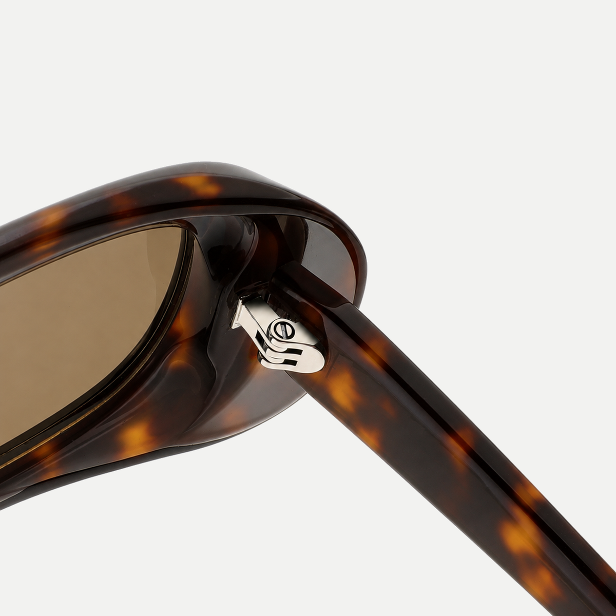 Jade dark tortoise / brown sunglasses, frame detail