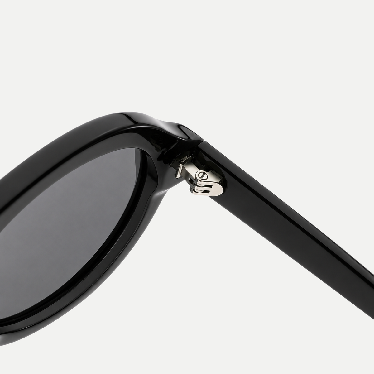 Harper black / smoke sunglasses, frame detail