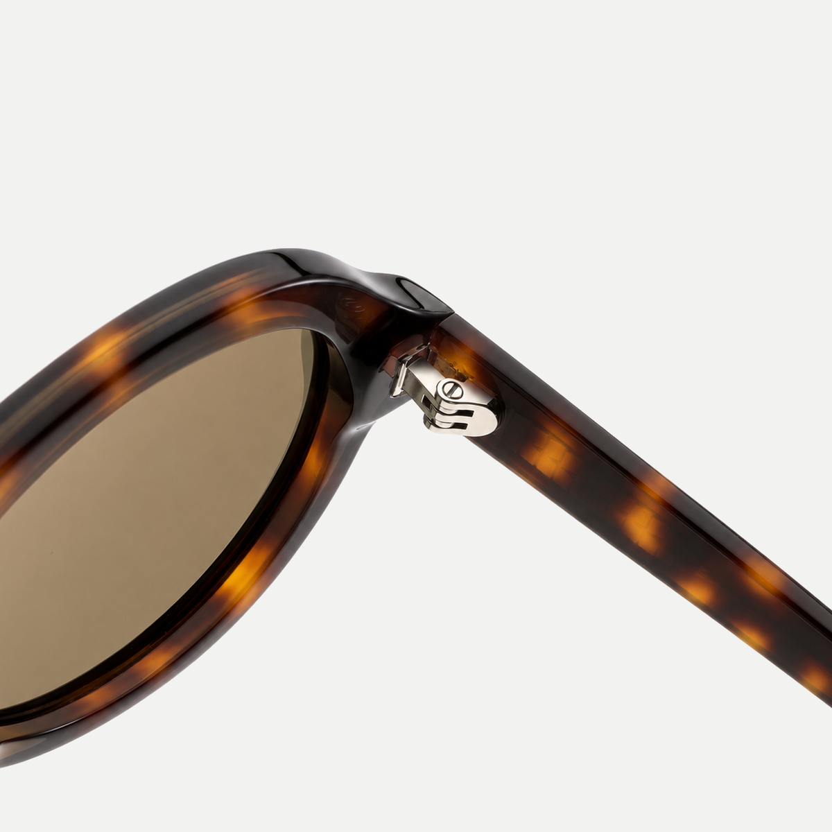Harper amber tortoise / brown sunglasses, frame detail