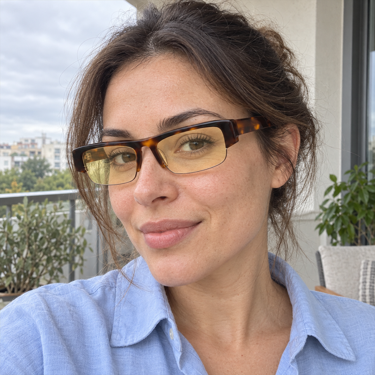 Raven amber tortoise / yellow sunglasses, lifestyle view