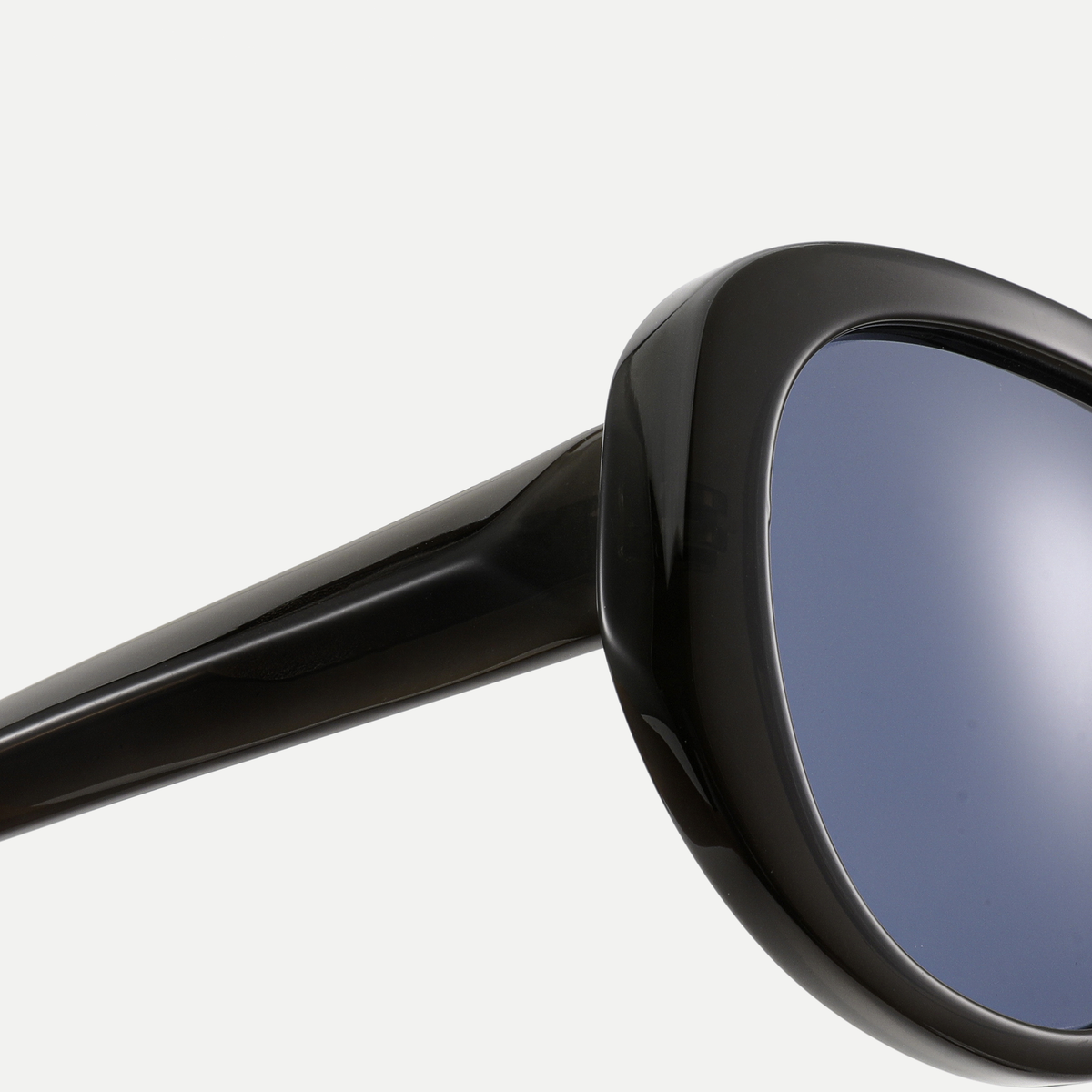 Eden crystal smoke / slate blue sunglasses, frame detail
