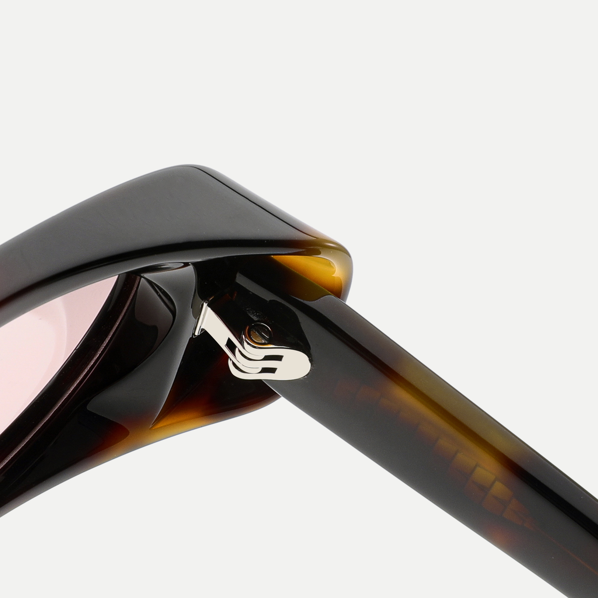 Nova amber tortoise / pink sunglasses, frame detail