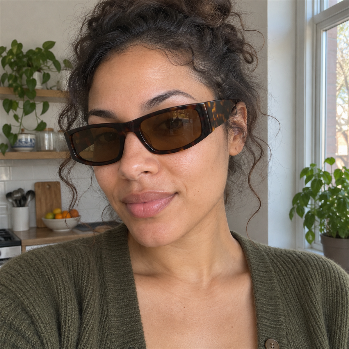 Sutton amber tortoise / brown sunglasses, lifestyle view