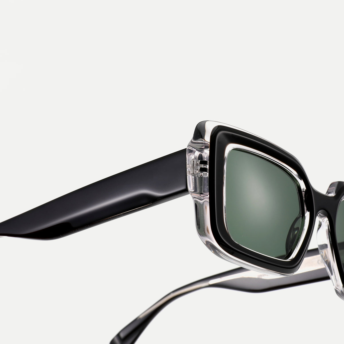 Noelle sunglasses - Crystal Smoke Black / Green - hinge detail