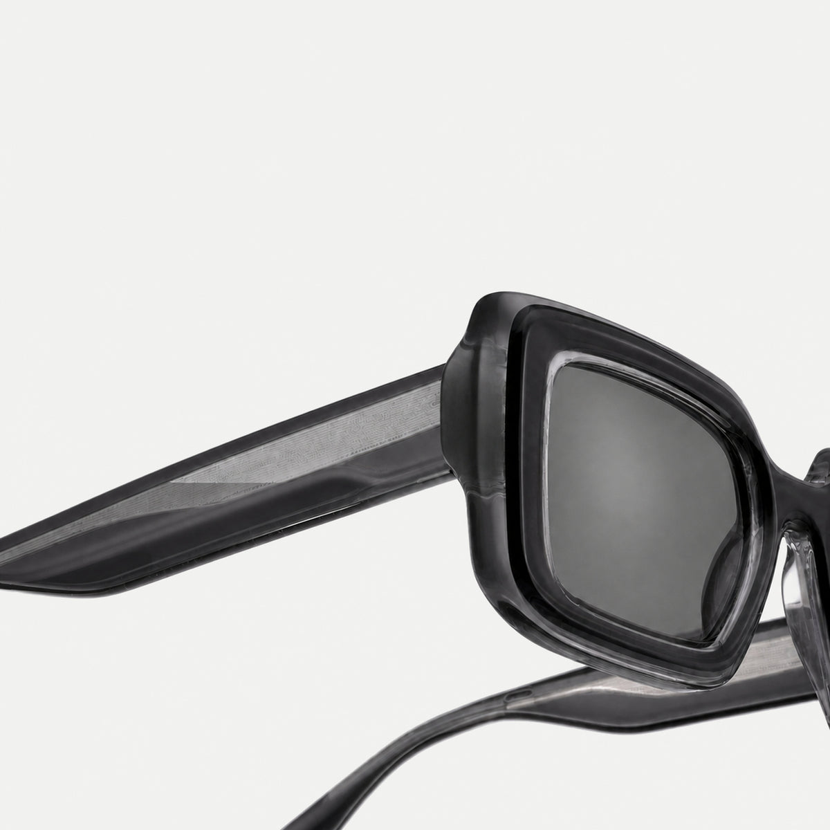 Noelle sunglasses - Crystal Smoke / Smoke - hinge detail