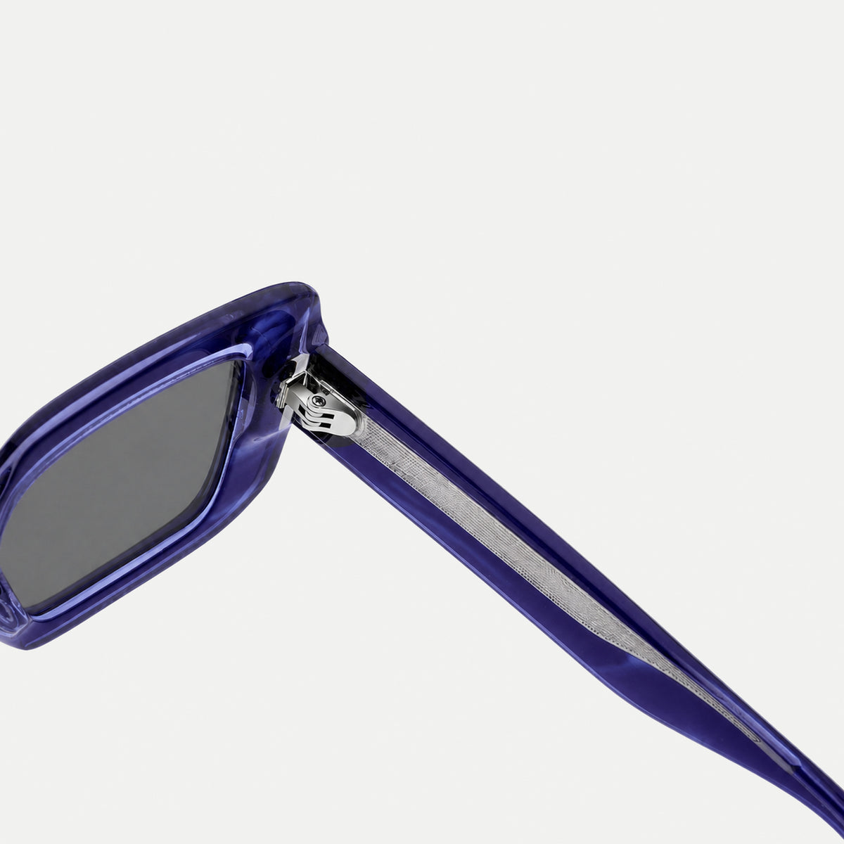 Noelle sunglasses - Crystal Violet / Smoke - temple detail