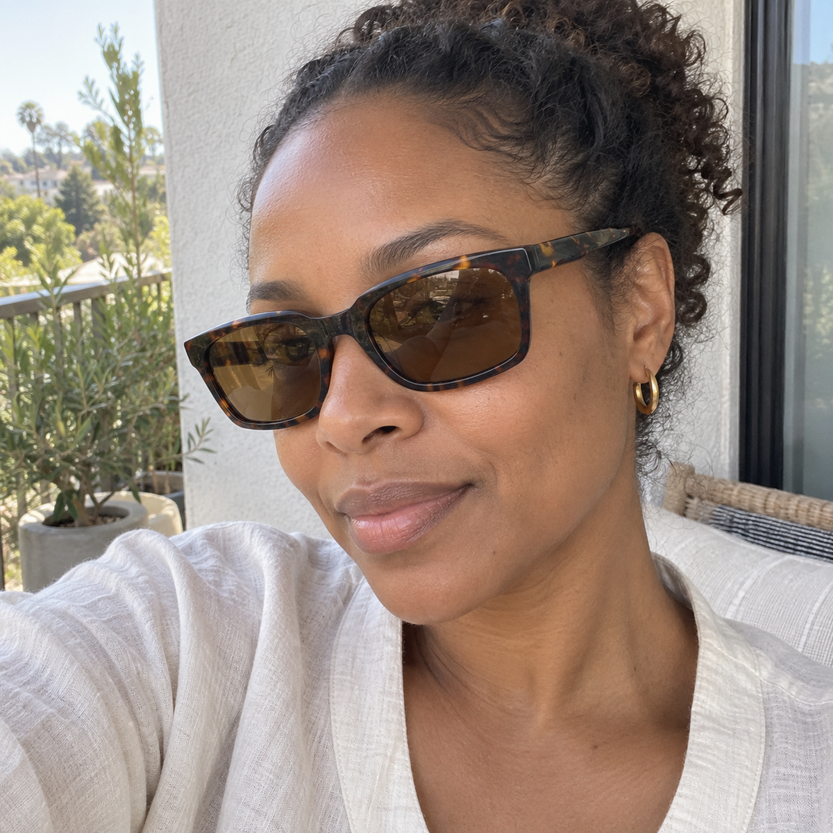 Seren dark tortoise / brown sunglasses, lifestyle view