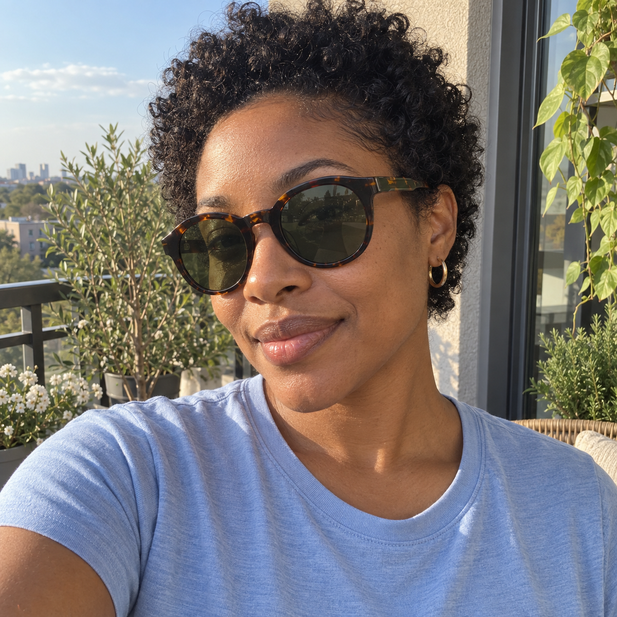 Dahlia dark tortoise / green sunglasses, lifestyle view