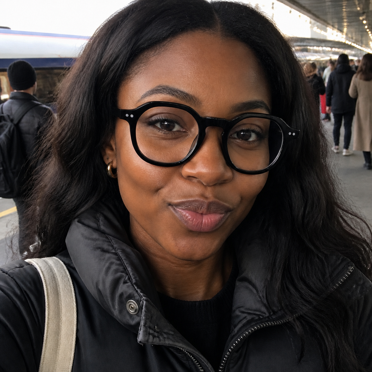 Hazel black acetate glasses worn by a customer
