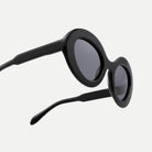 Sloane sunglasses - Black / Smoke - temple detail