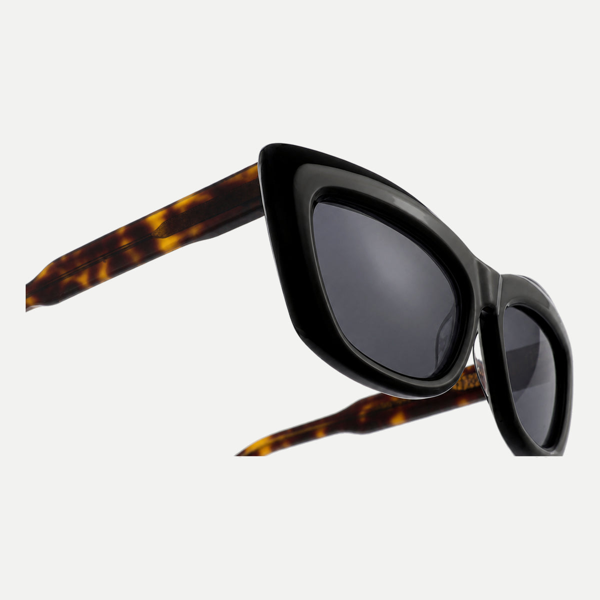 Blair sunglasses - Black Tortoise / Smoke - temple detail