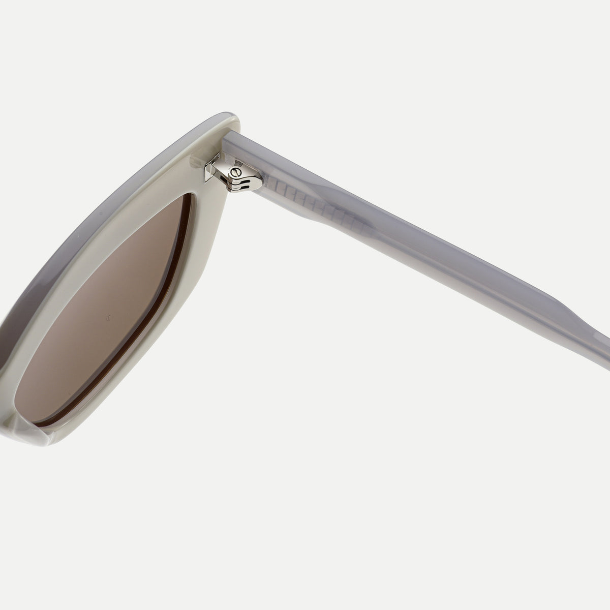 Blair sunglasses - Ivory / Brown - hinge detail