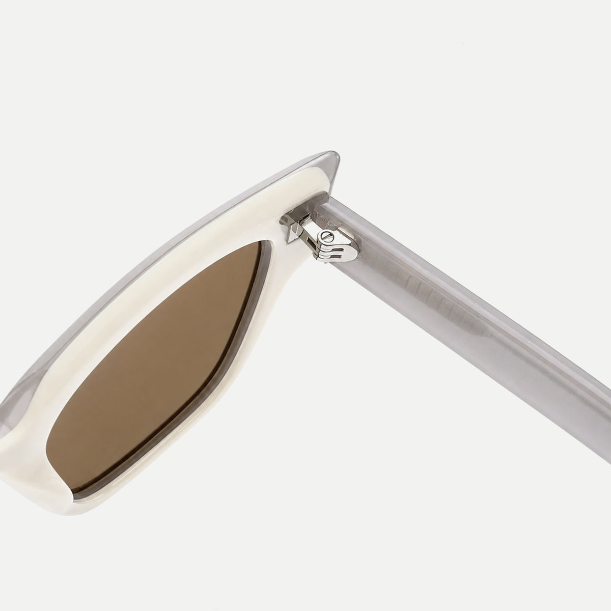Arden sunglasses - Ivory / Brown - hinge detail