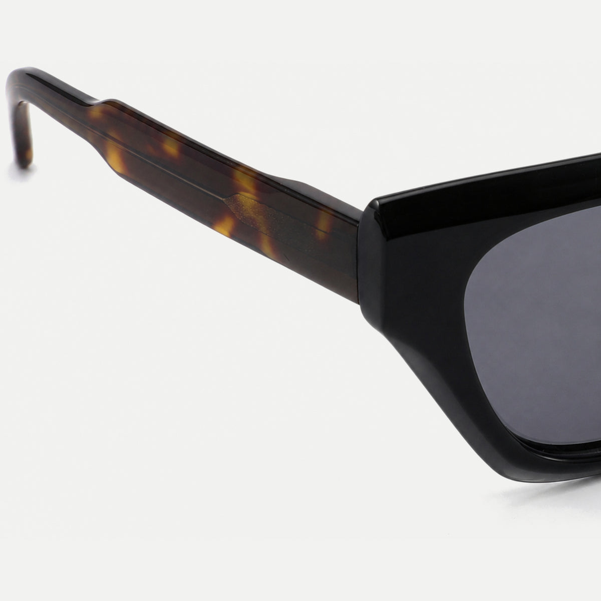 Selene sunglasses - Black Tortoise / Smoke - temple detail