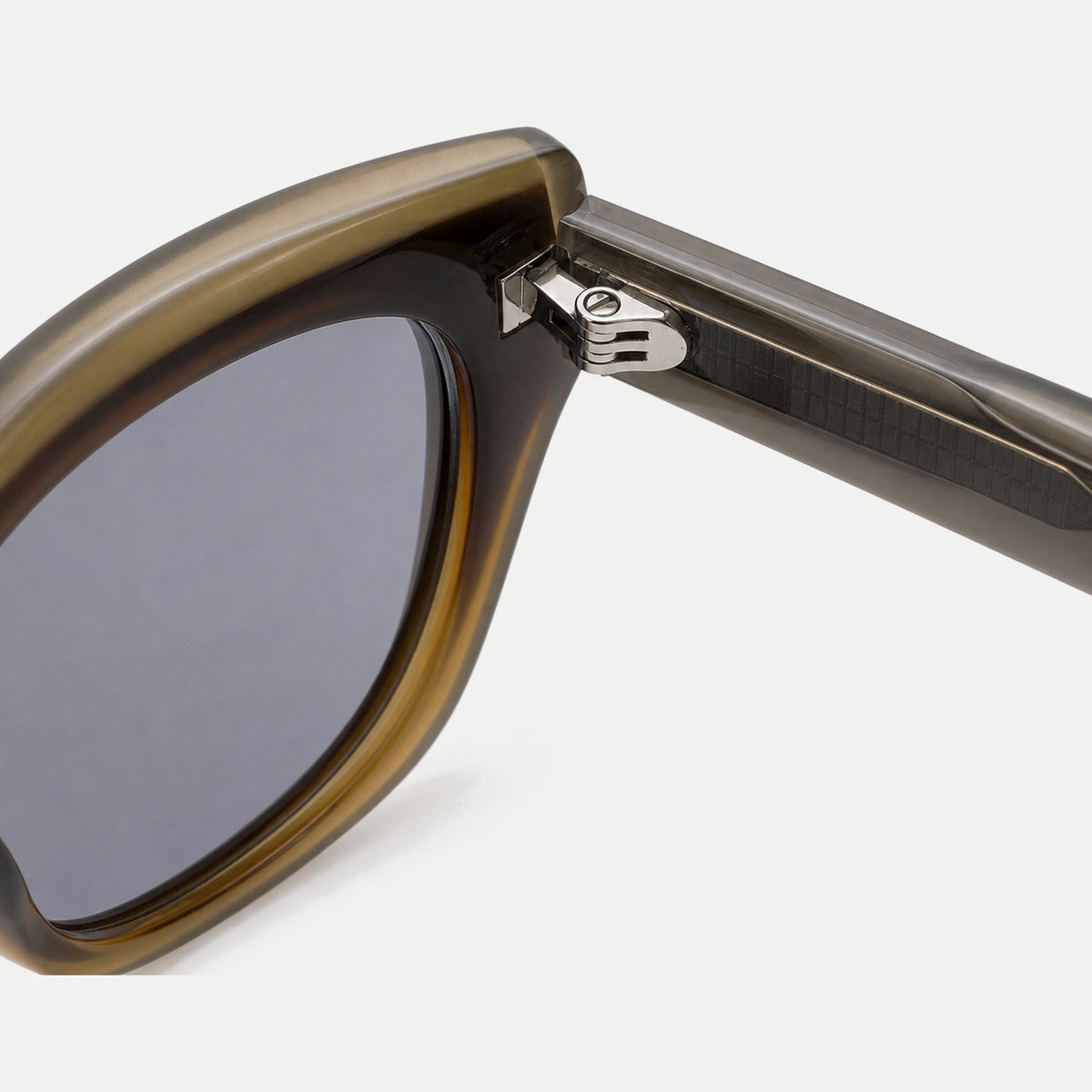 Selene sunglasses - Crystal Olive / Smoke - hinge detail