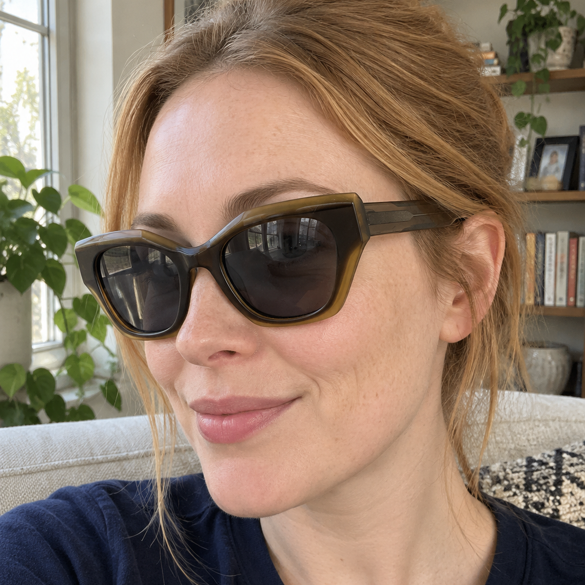 Selene sunglasses - Crystal Olive / Smoke - UGC