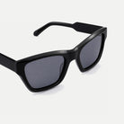 Reese sunglasses - Black / Smoke - hinge detail