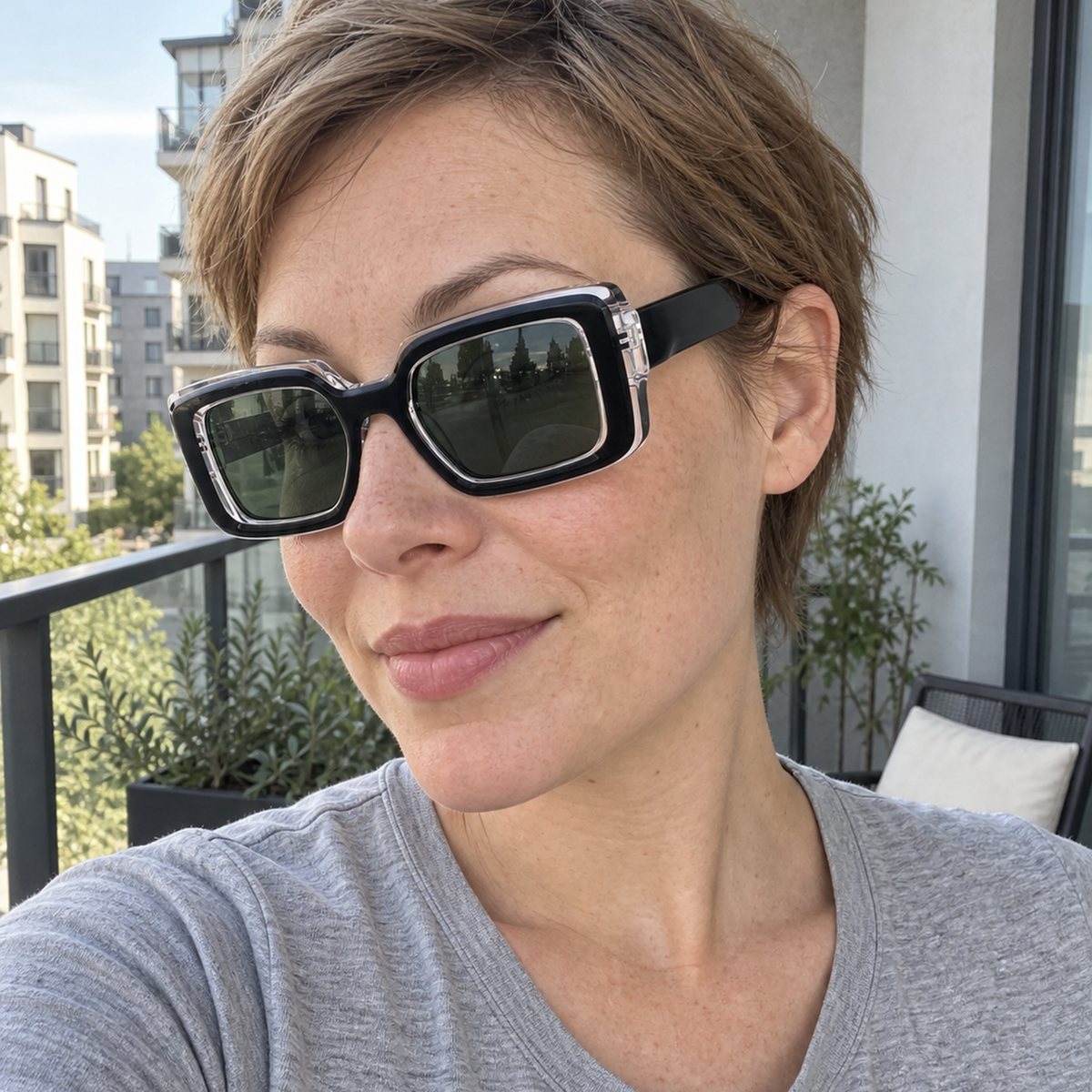 Noelle sunglasses - Crystal Smoke Black / Green - UGC