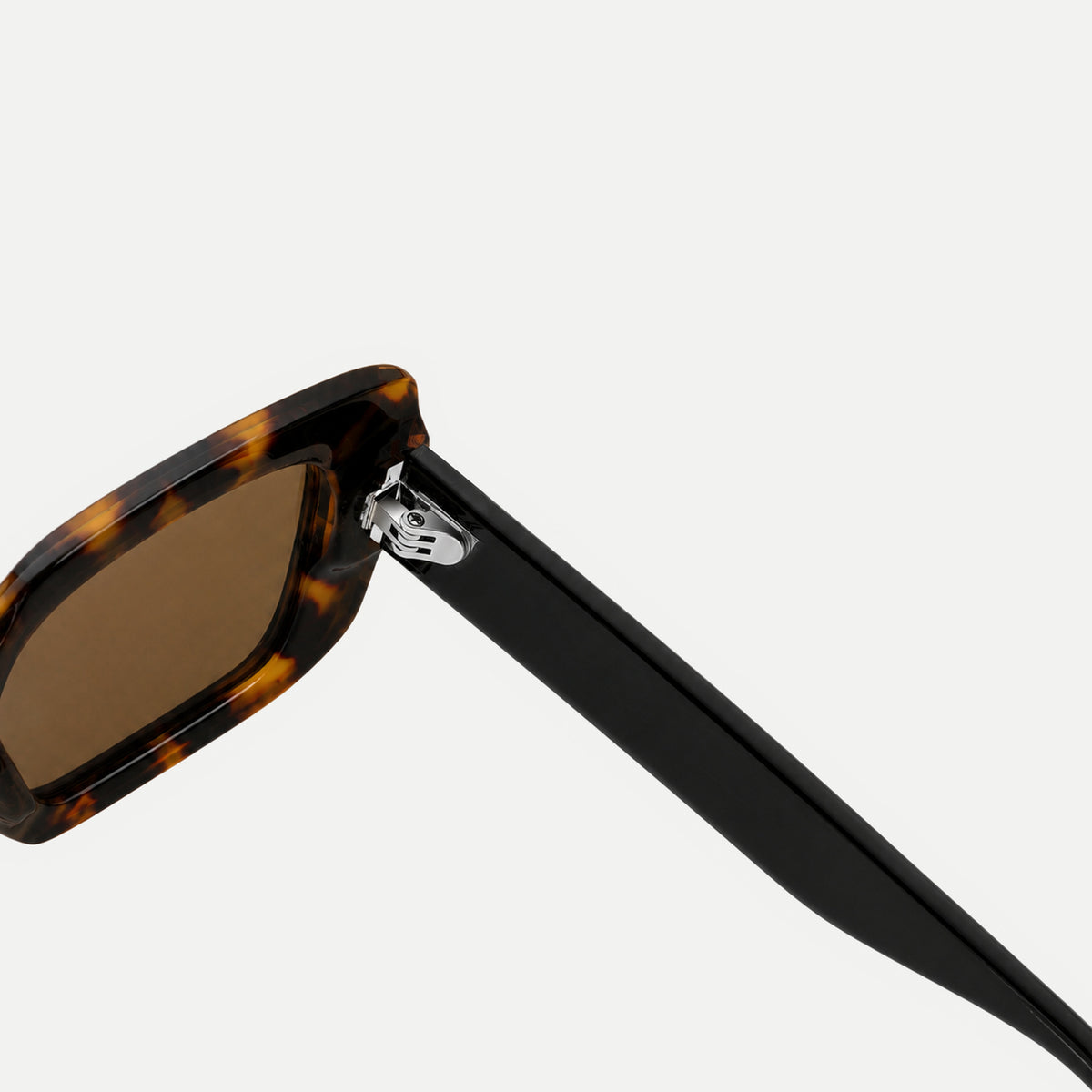 Noelle sunglasses - Tortoise Black / Brown - temple detail