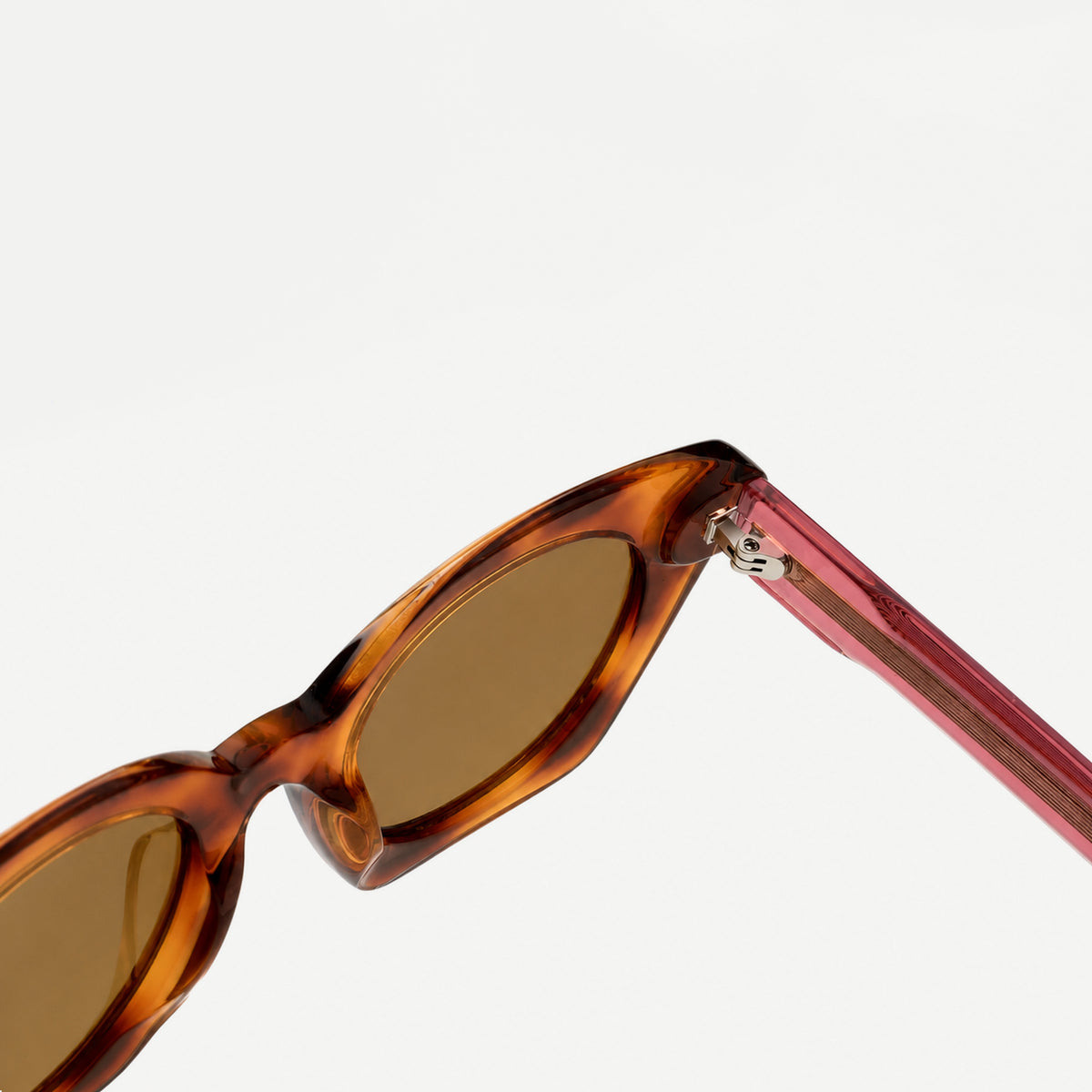 Amelie sunglasses - Rose Tortoise / Brown - hinge detail