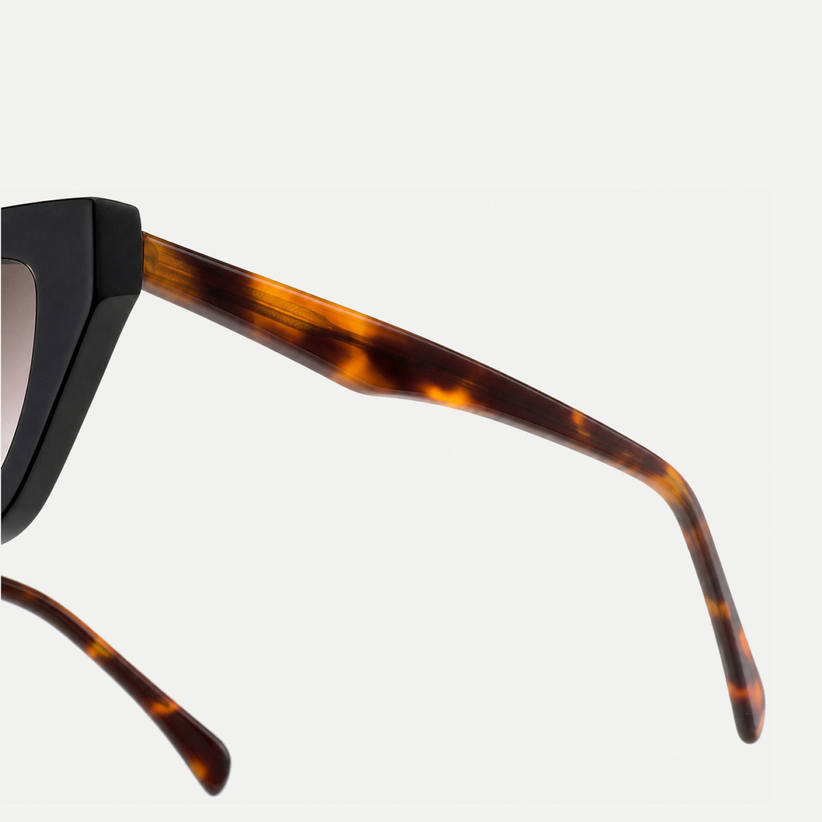 Lyra sunglasses - Black Tortoise / Smoke - temple detail