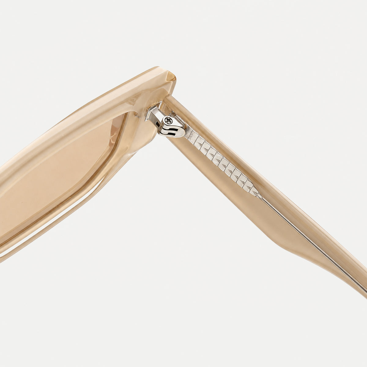 Zora sunglasses - Crystal Champagne / Amber - hinge detail