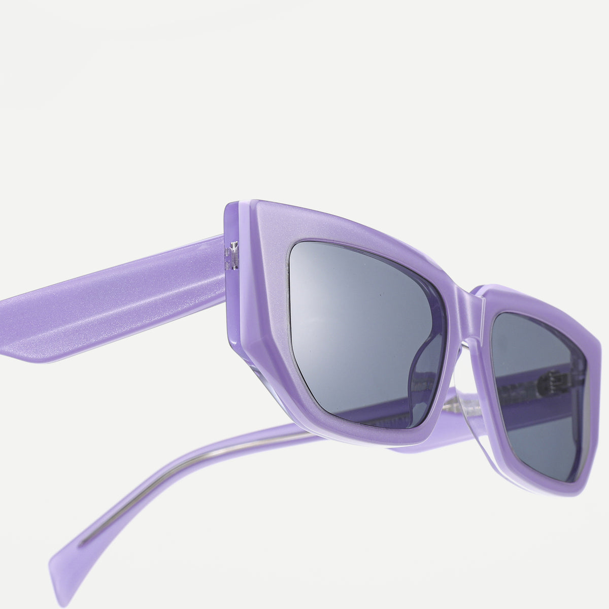 Zora sunglasses - Crystal Lavender / Smoke - temple detail