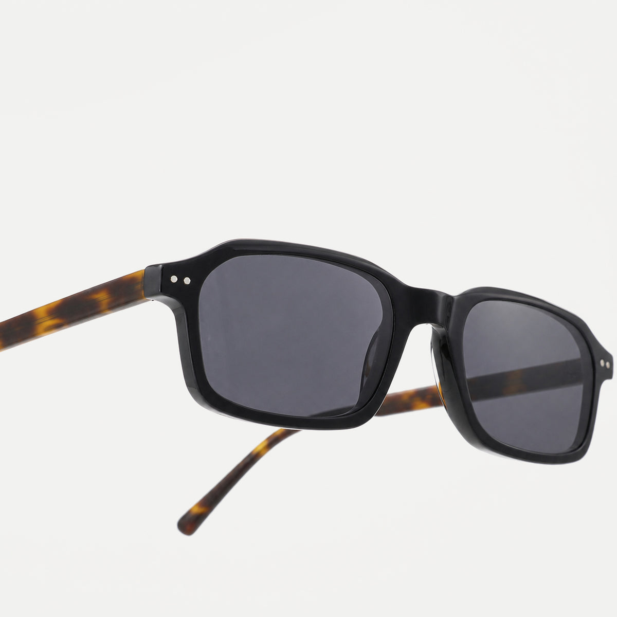 Cleo sunglasses - Black Tortoise / Smoke - temple detail