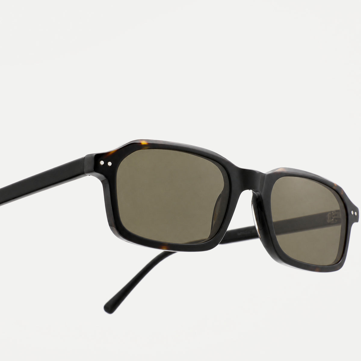 Cleo sunglasses - Black Tortoise / Olive - temple detail