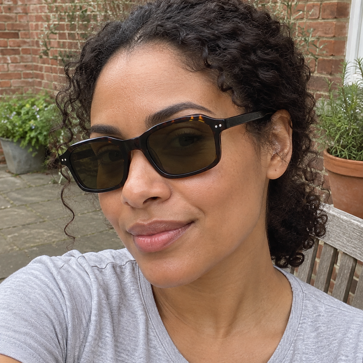 Cleo sunglasses - Black Tortoise / Olive - UGC